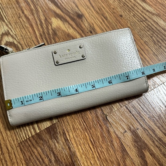 EUC Kate Spade Wristlet - Picture 7 of 9